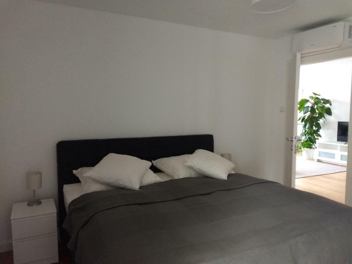 Rema Ferienwohnung Schwedenplatz Вена Экстерьер фото