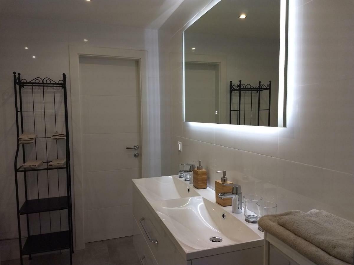 Rema Ferienwohnung Schwedenplatz Вена Экстерьер фото
